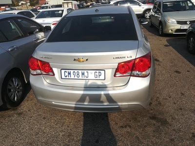 A chevrolate cruze for sale excellent interior neat but needs engine service.