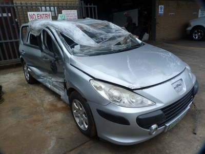 Peugeot 307 1.6 X-Line Manual Silver - 2006 STRIPPING FOR SPARES