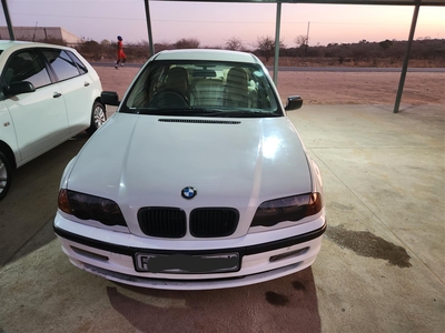 Selling Bmwe46 318i Auto price negotiable.Everything is working.papers in order.
