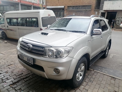 2009 Toyota Fortuner 3.0 D-4D 4x4, Silver with 147000km available now!