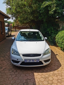 Ford Focus Sedan 2009 model ,electronic windows and mirrors.