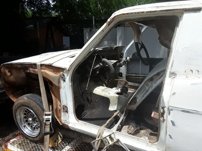 Nissan 1400 body with papers