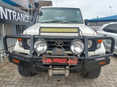 2007 Toyota Land Cruiser 4.2D Pick-up, White with 158000km available now!