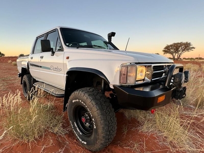TOYOTA HILUX DOUBLE CAB 4x4