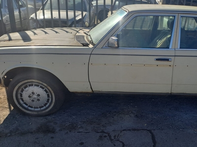 Merc Benz W123 230e automatic stripping for spares