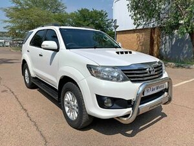 Toyota Fortuner 2015, Manual, 3 litres - Messina