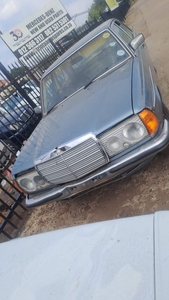 W123 230 Stripping for spares