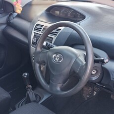 Toyota Yaris 1.3 manual Petrol Sedan