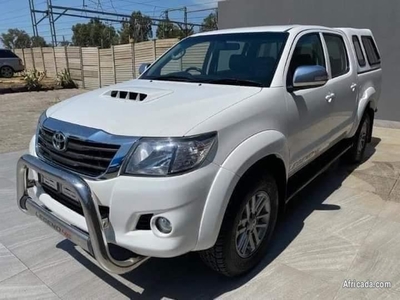 2015 TOYOTA HILUX 3. 0D4D for sell 0732073197