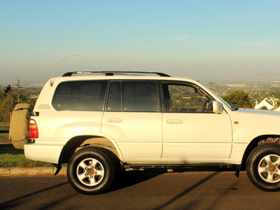 2001 Toyota Land Cruiser StationwagonIf interested give a ring