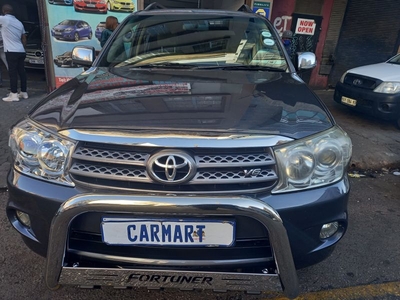 2010 Toyota Fortuner 4.0 V6 4x4 AT, Grey with 95000km available now!