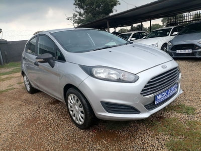 2016 Ford Fiesta 1.4 Ambiente, Silver with 85000km available now!