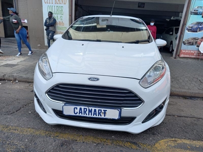 2017 Ford Fiesta 1.0 EcoBoost Ambiente, White with 100000km available now!
