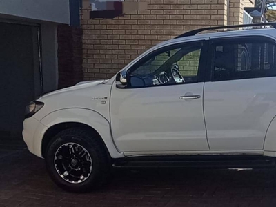 2011 Toyota Fortuner 3.0 D4D Automatic used car for sale in Krugersdorp Gauteng South Africa - OnlyCars.co.za