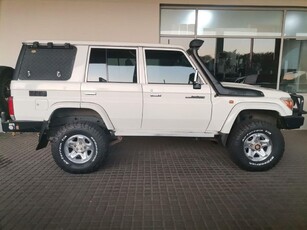 Used Toyota Land Cruiser 76 4.5 D V8 Station Wagon for sale in Gauteng