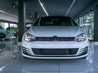 Volkswagen Golf 2015, Automatic, 1.8 litres - Butterworth