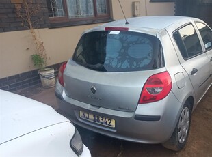 2007 Renault clio 1.4 Non runner . Drivable but has engine knock sound
