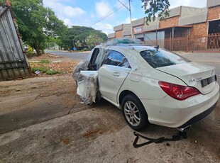 Mercedes CLA 220 cdi accident damaged spares parts for sale