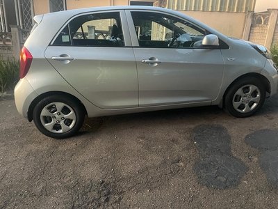 I'm selling Kia picanto 2017 model, start and go car very neat