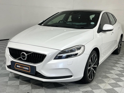 2018 Volvo V40 Cross Country T4 Momentum Geartronic