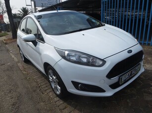2018 Ford Fiesta 1.0 Ecoboost Trend, White with 74000km available now!