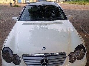 Mercedes-Benz C230