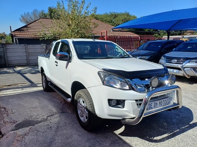 2015 Isuzu KB 250D-Teq Extended Cab LE For Sale