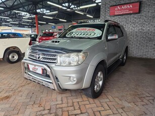 2010 Toyota Fortuner 3.0 D-4D 4x4 AT PLEASE CALL LUNGI@0685912511