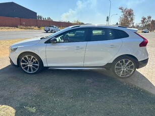 Used Volvo V40 CC D3 Excel Auto for sale in Gauteng