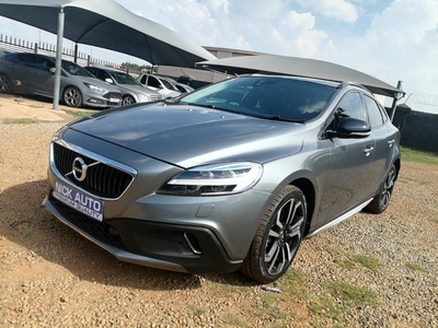 2017 Volvo V40 Cross Country T4 Momentum Auto For Sale