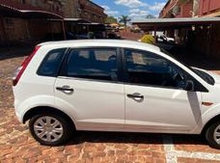 Ford Fiesta 2015, Manual, 1 litres - Pretoria Gardens
