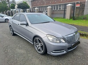 MERCEDES BENZ E200 FOR SALE IN GOOD RUNNING CONDITION