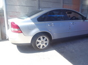 Volvo S40 2004, Manual, 2.4 litres - Cape Town
