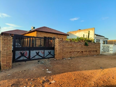 3 Bedroom House For Sale in Tshepisong