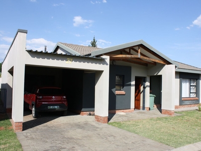 3 Bedroom Sectional Title For Sale in Waterkloof AH