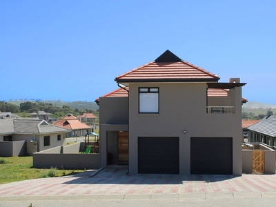 4 Bedroom House For Sale in Kidds Beach