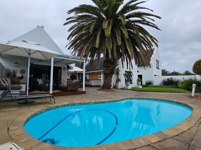 5 Bedroom House To Let in St Francis Bay Village