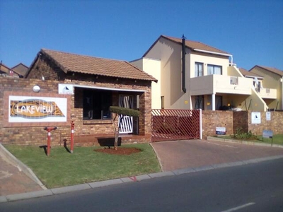 Townhouse For Sale In Mondeor, Johannesburg