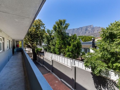 2 Bedroom Apartment For Sale in Tamboerskloof