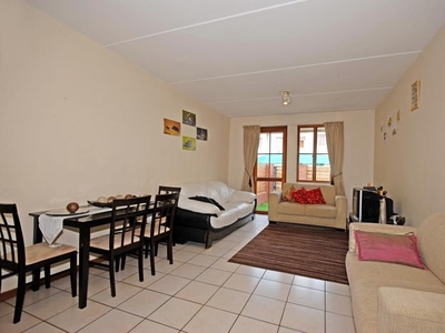 2 Bedroom Apartment / flat to rent in Saxonwold