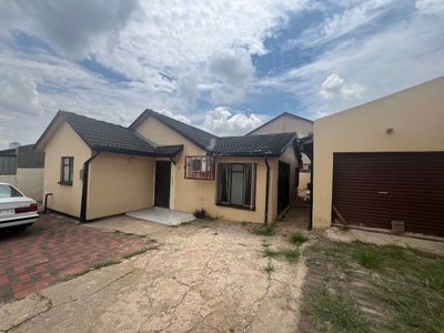 3 Bedroom House For Sale in Chiawelo