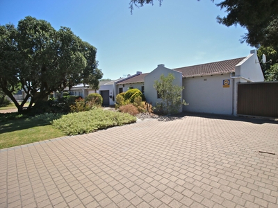 3 bedroom house for sale in Edgemead