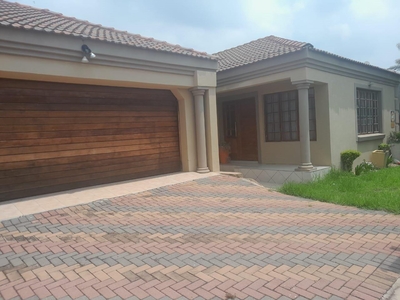 3 Bedroom House for sale in Ivy Park