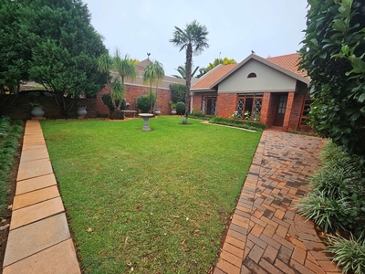 3 Bedroom Townhouse To Let in Flamwood