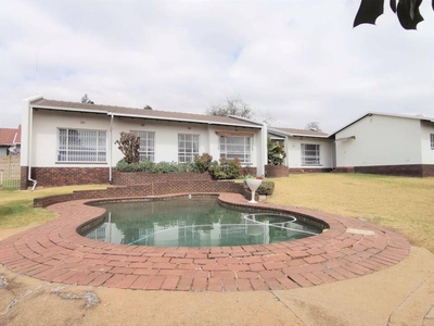 4 Bedroom House for sale in Ridgeway Ext | ALLSAproperty.co.za