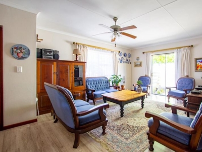 Lovely Port Owen Home: Great Investment for Family or Couple