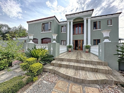 Stunning 7 Bedroom 7 Bathroom Home with a view in Waterkloof Ridge
