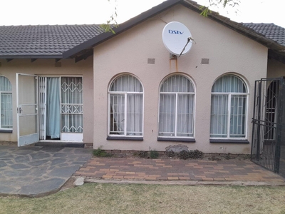 2 Bedroom House to rent in Crystal Park