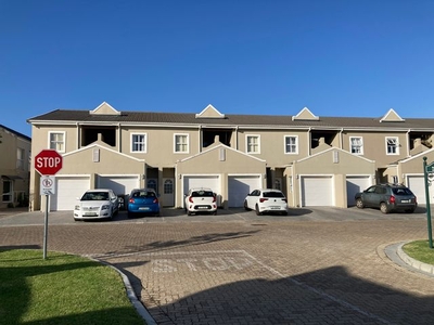 2 Bedroom Simplex For Sale in Paarl South