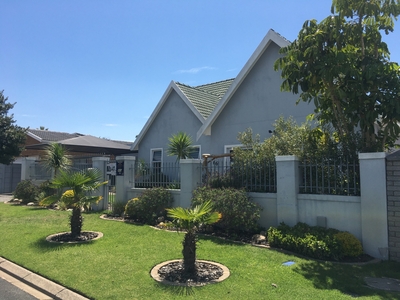 House For Sale in SONSTRAAL HEIGHTS